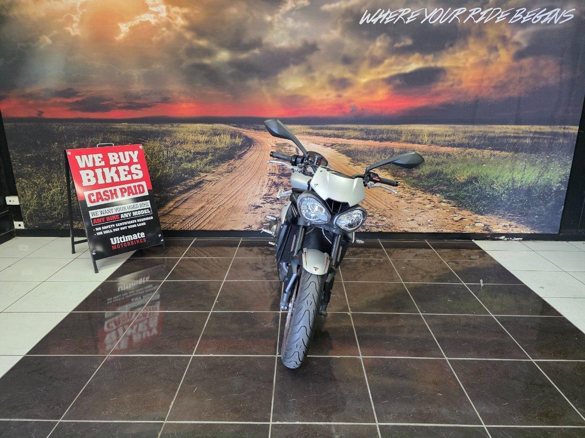2017 TRIUMPH STREET TRIPLE RS ROAD