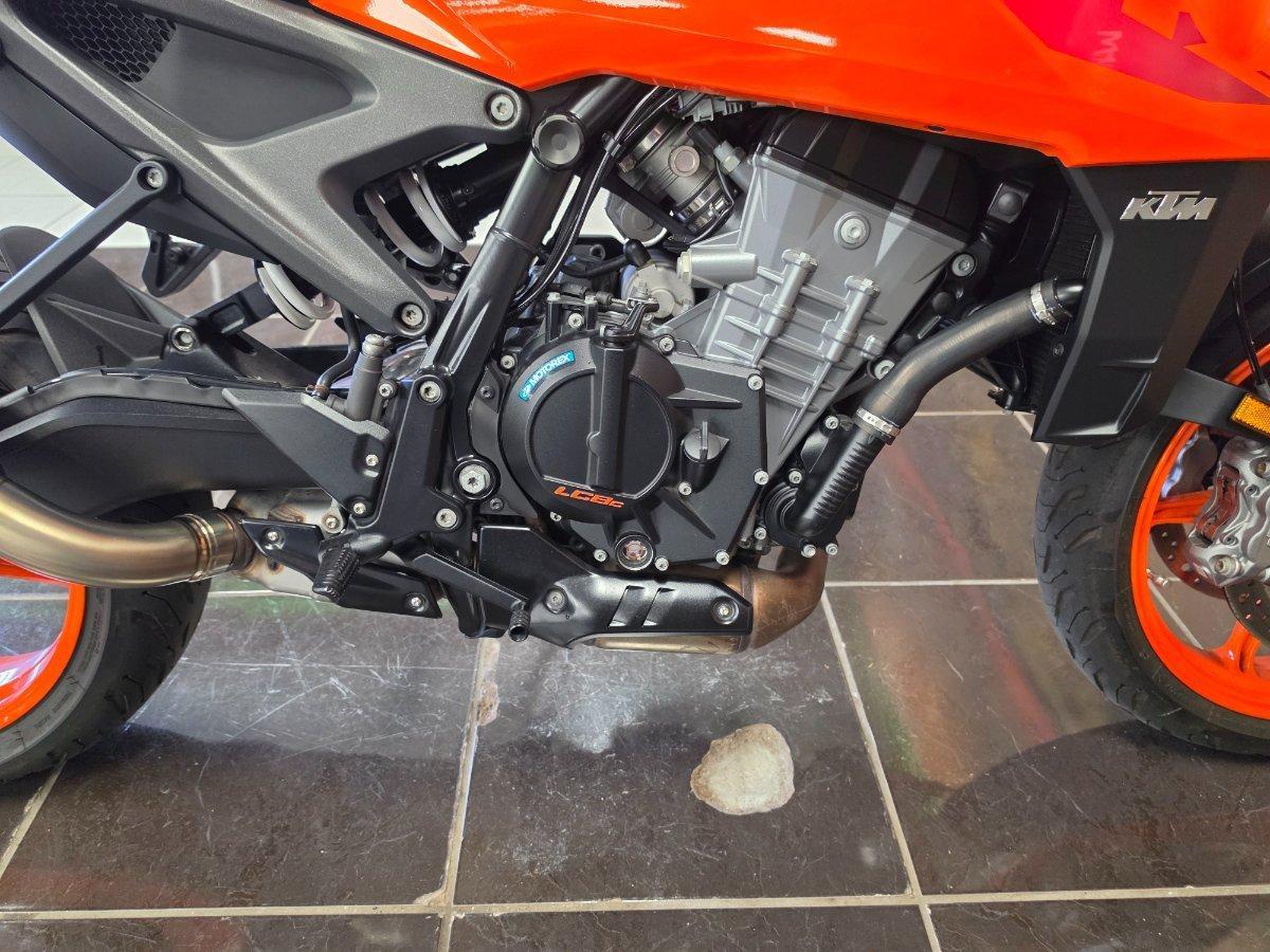 2024 KTM 990 DUKE ROAD