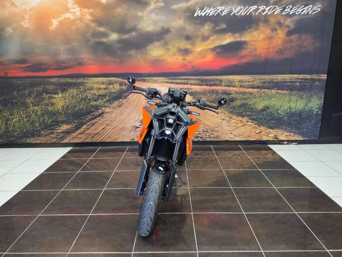 2024 KTM 990 DUKE ROAD