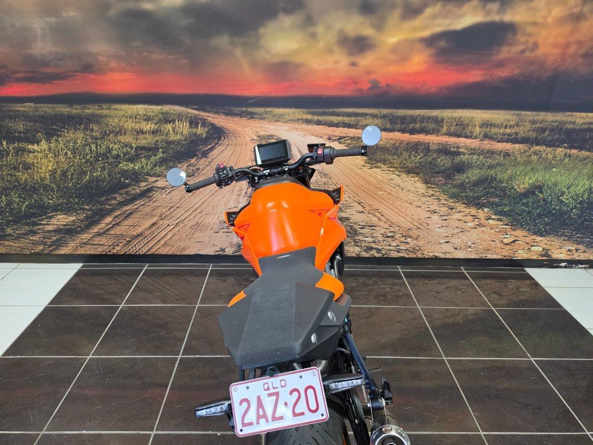 2024 KTM 990 DUKE ROAD