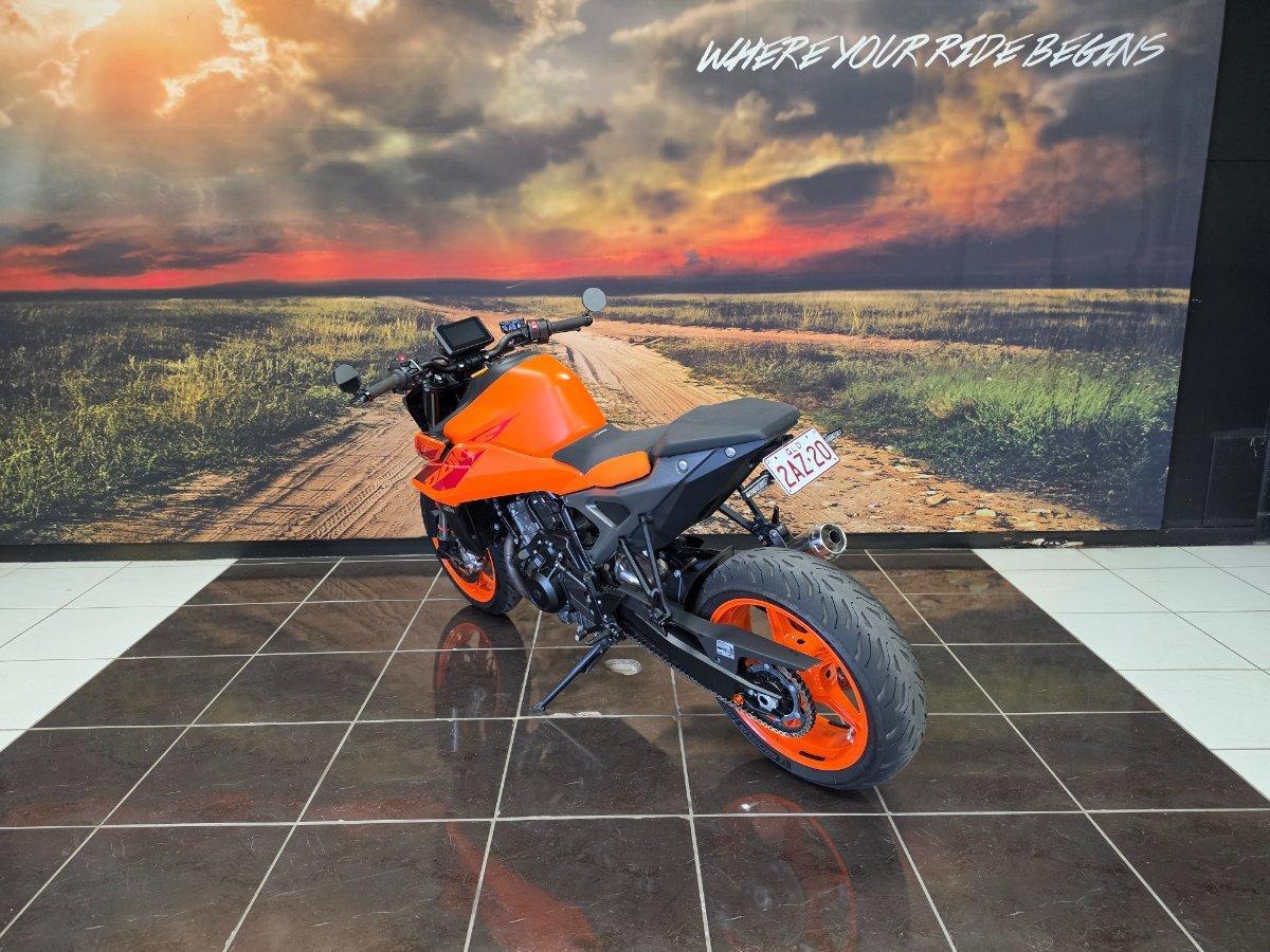 2024 KTM 990 DUKE ROAD
