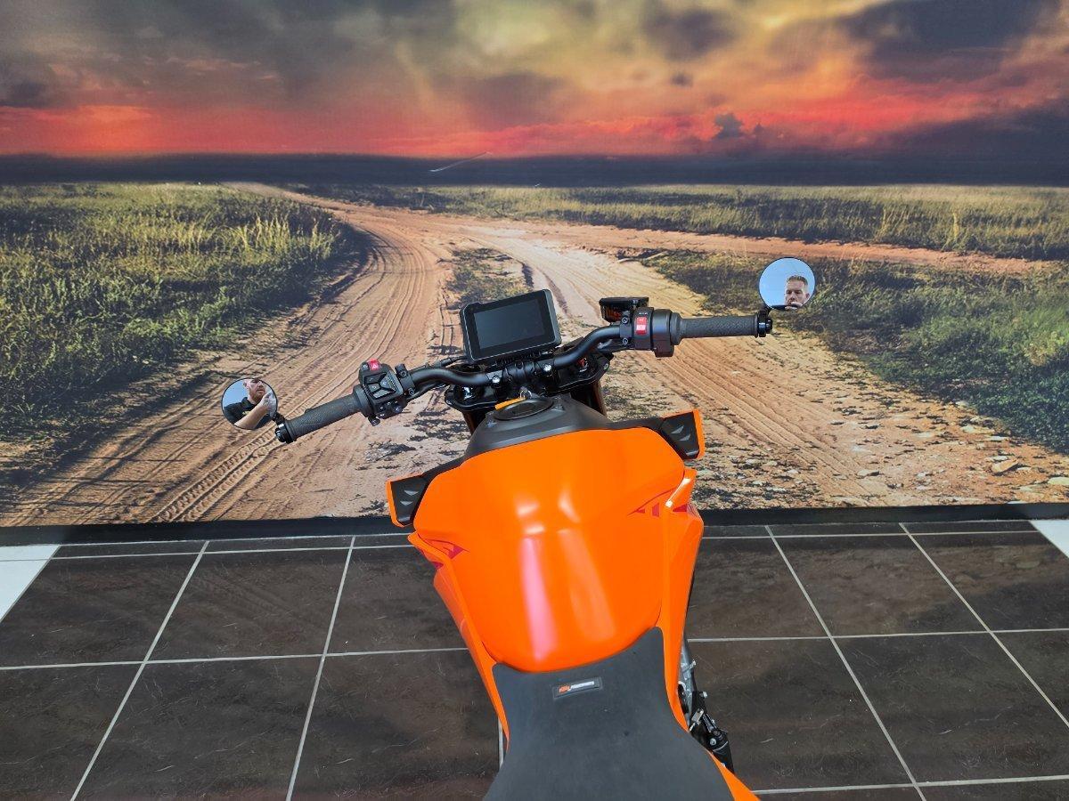 2024 KTM 990 DUKE ROAD