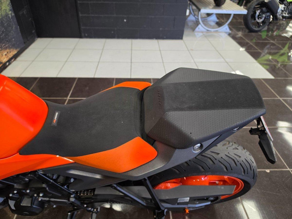 2024 KTM 990 DUKE ROAD