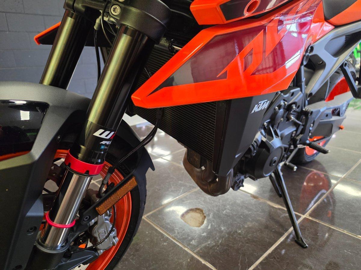2024 KTM 990 DUKE ROAD