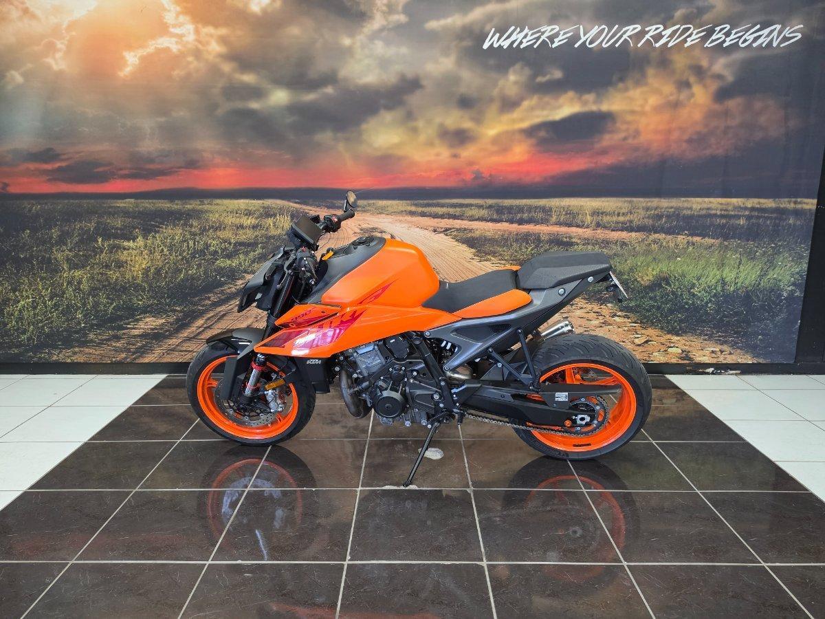 2024 KTM 990 DUKE ROAD