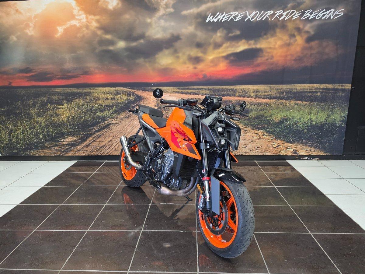 2024 KTM 990 DUKE ROAD