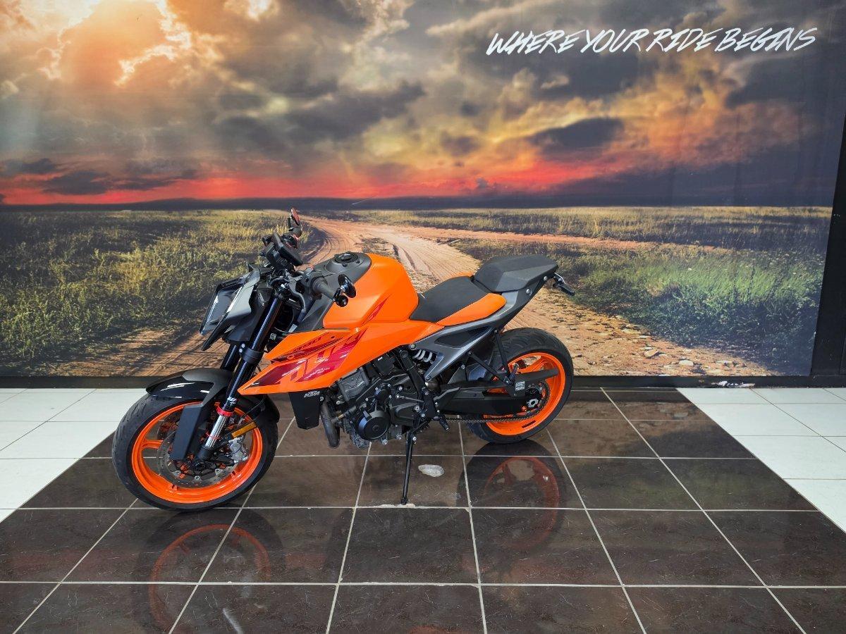 2024 KTM 990 DUKE ROAD