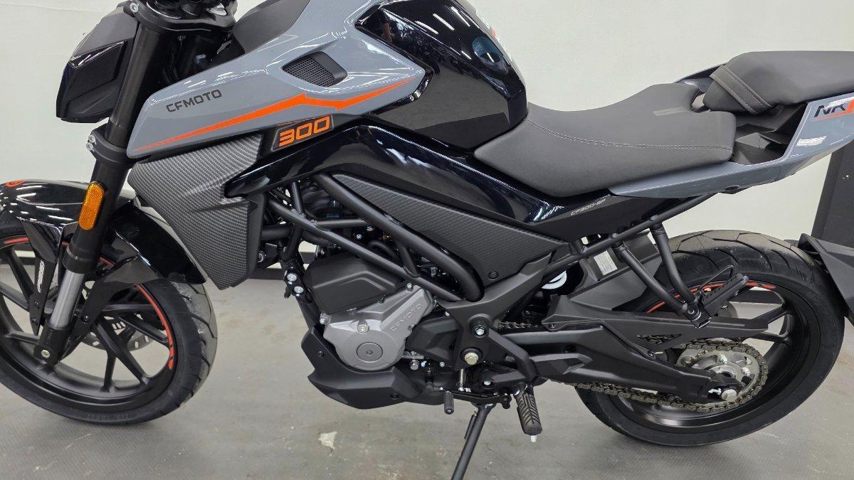 2025 CF MOTO 300 NK ABS ROAD