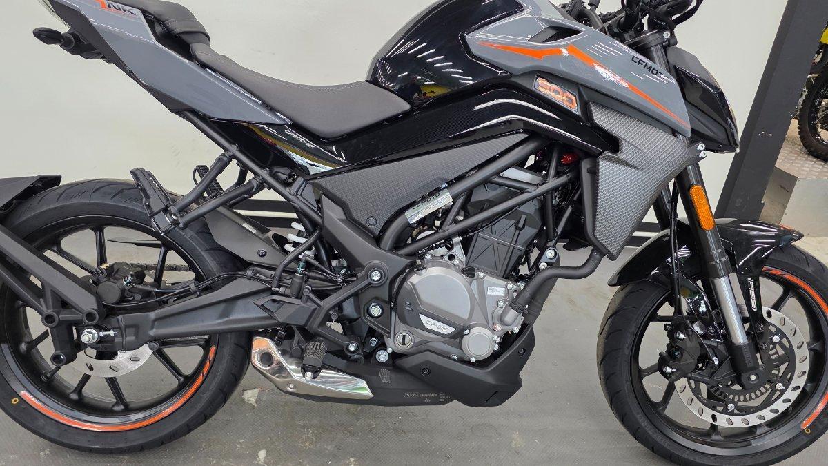 2025 CF MOTO 300 NK ABS ROAD