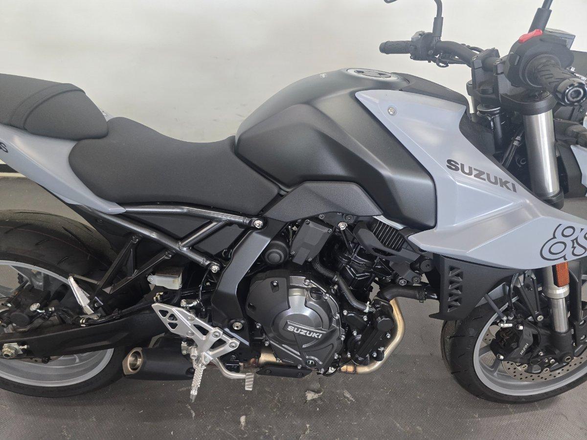 2024 SUZUKI GSX-8S ROAD