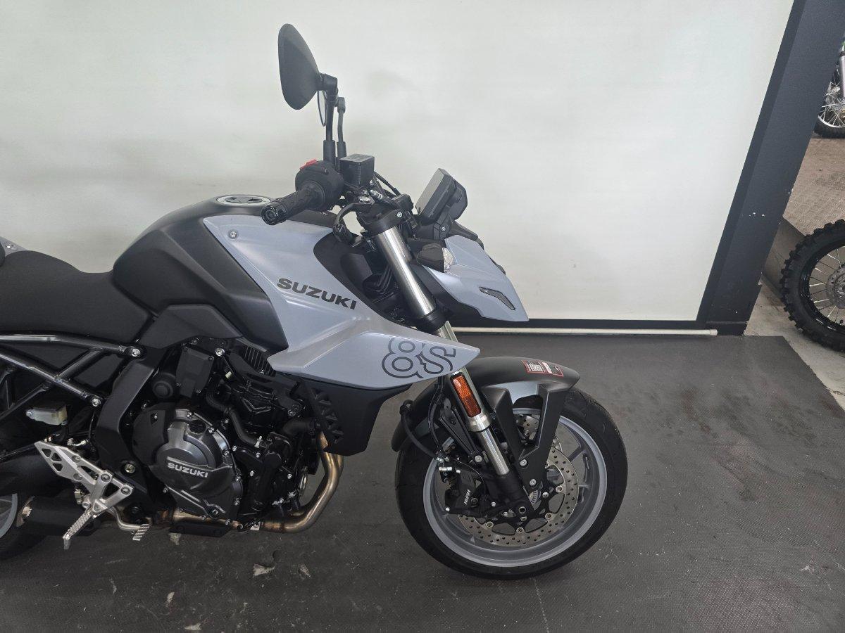 2024 SUZUKI GSX-8S ROAD