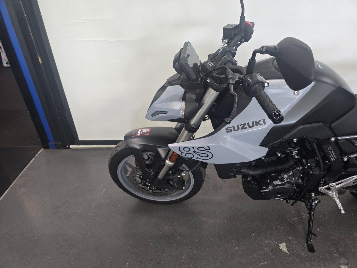 2024 SUZUKI GSX-8S ROAD