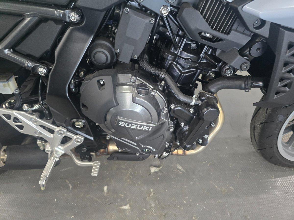2024 SUZUKI GSX-8S ROAD