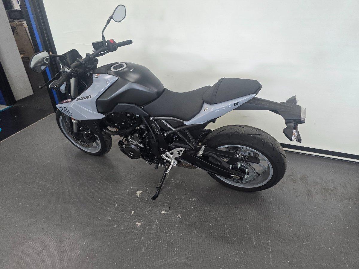 2024 SUZUKI GSX-8S ROAD