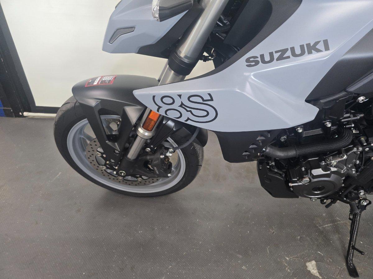 2024 SUZUKI GSX-8S ROAD