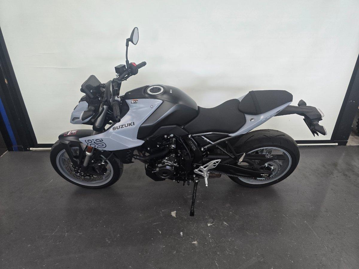 2024 SUZUKI GSX-8S ROAD