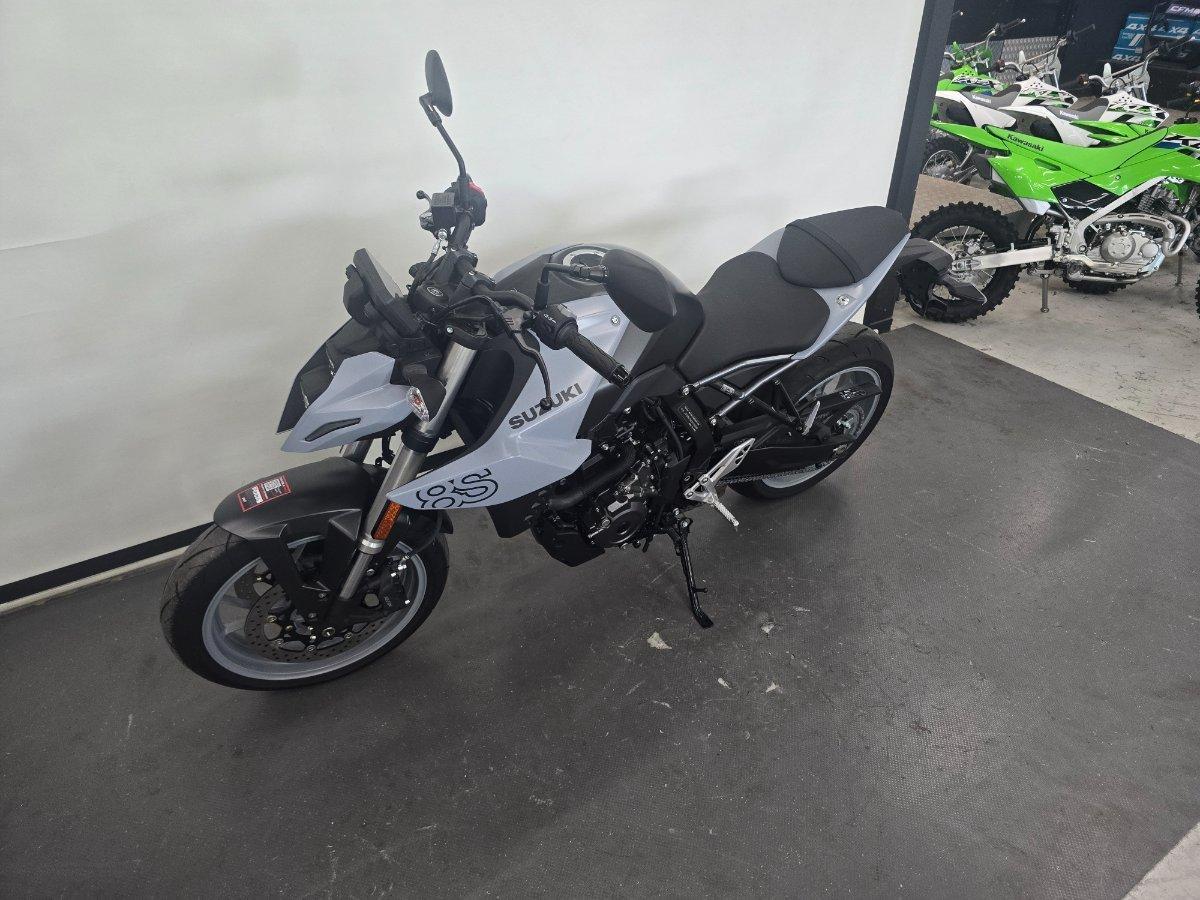 2024 SUZUKI GSX-8S ROAD