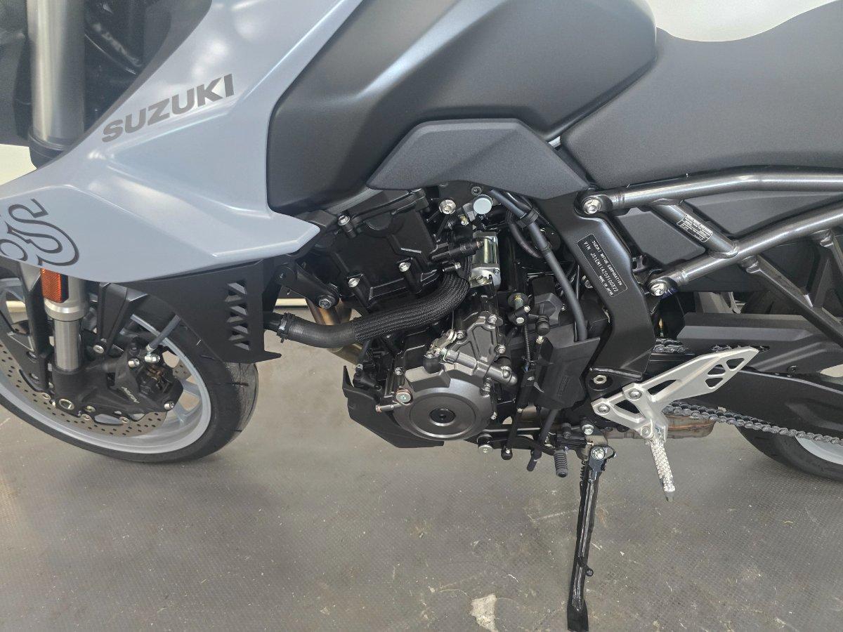 2024 SUZUKI GSX-8S ROAD
