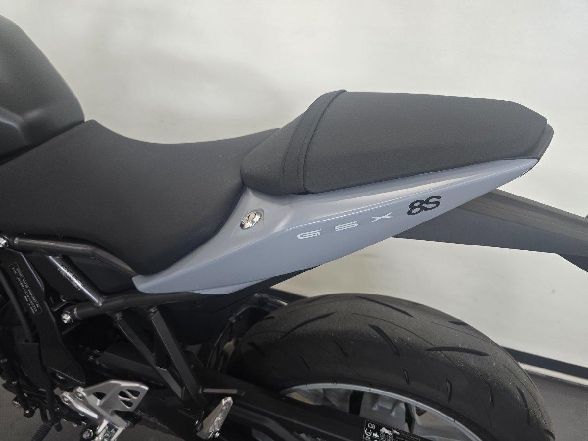 2024 SUZUKI GSX-8S ROAD