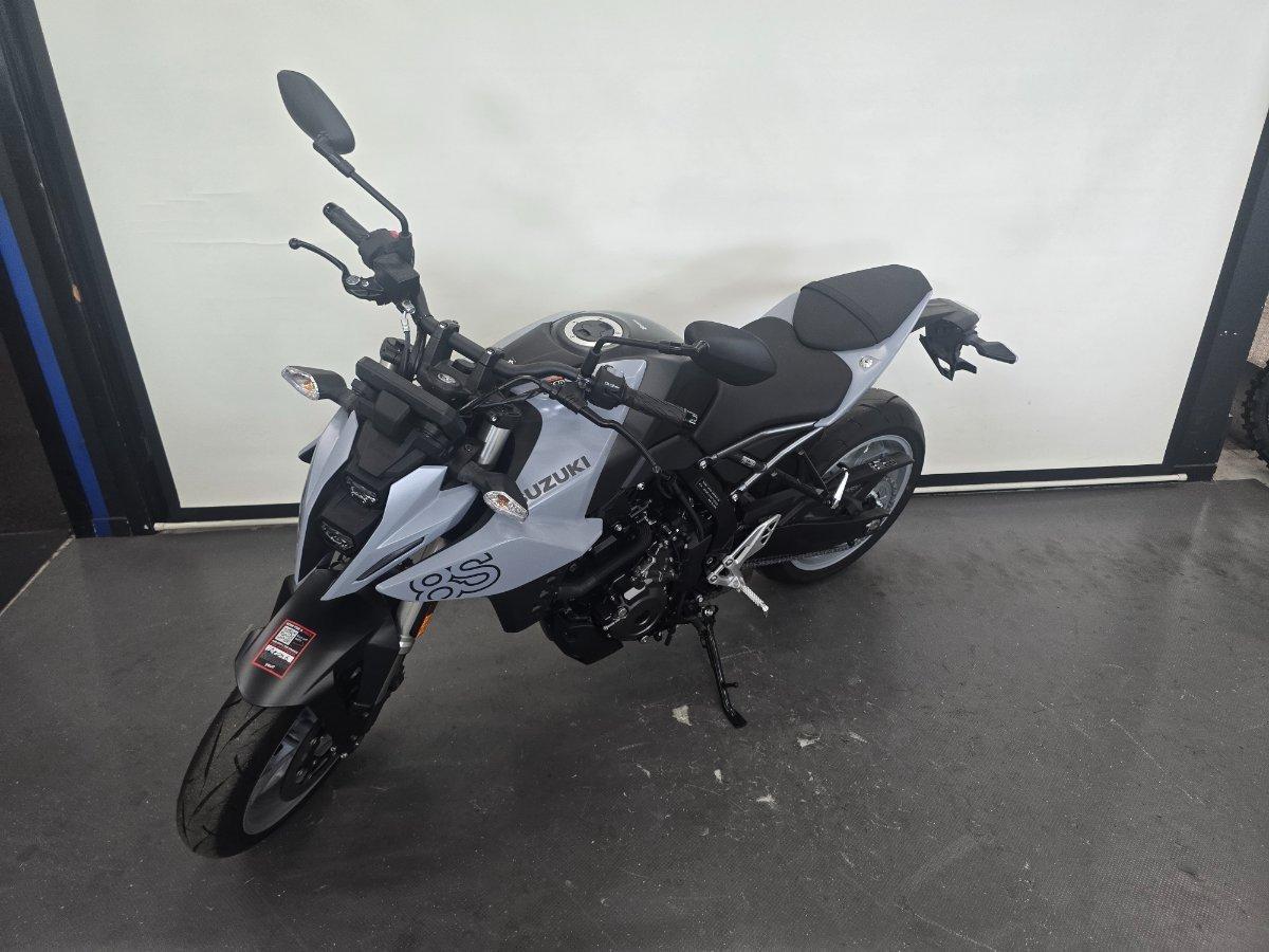 2024 SUZUKI GSX-8S ROAD