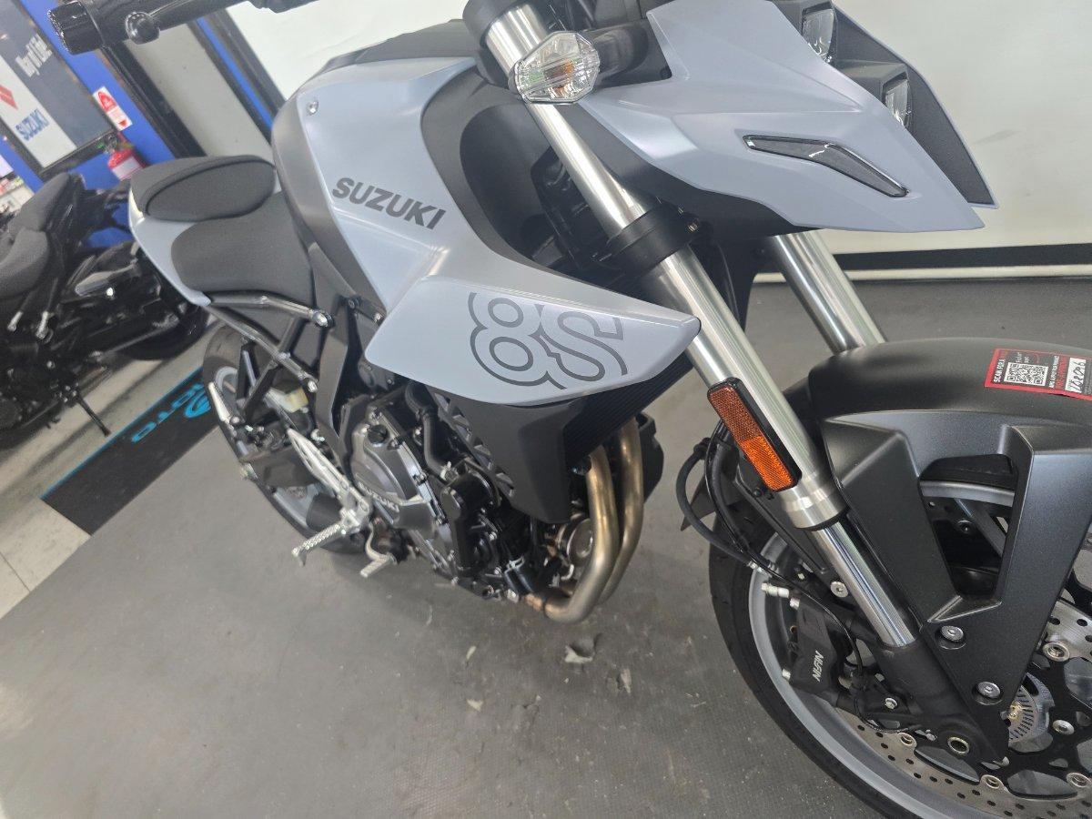 2024 SUZUKI GSX-8S ROAD