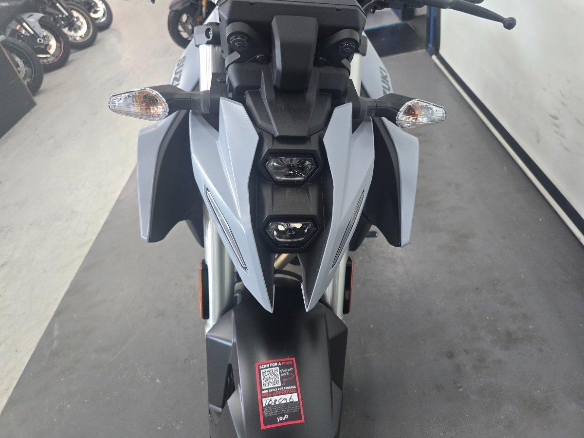 2024 SUZUKI GSX-8S ROAD