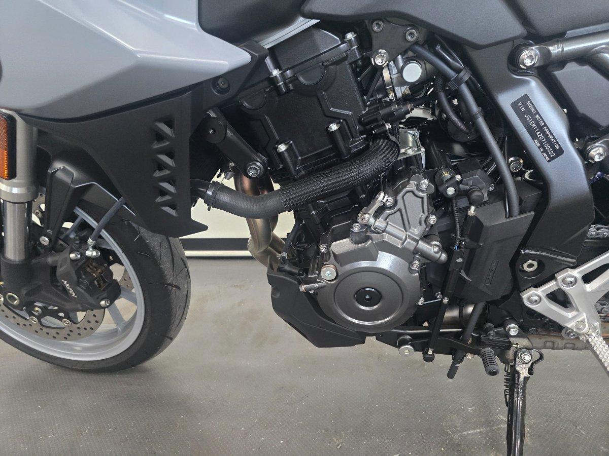 2024 SUZUKI GSX-8S ROAD