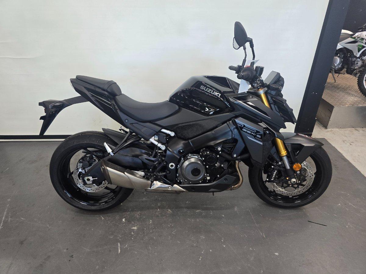 2026 SUZUKI GSX-S1000 ROAD