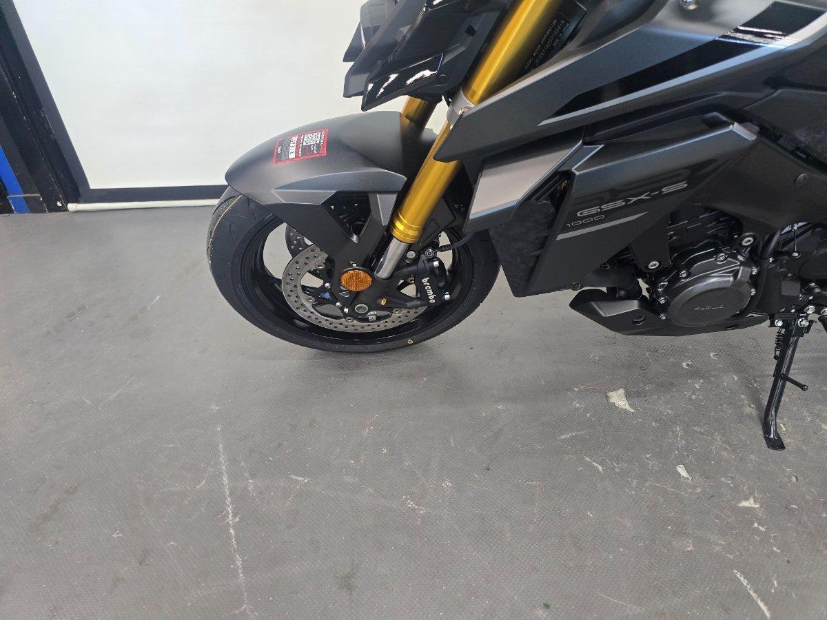 2026 SUZUKI GSX-S1000 ROAD