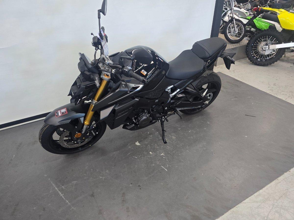 2026 SUZUKI GSX-S1000 ROAD