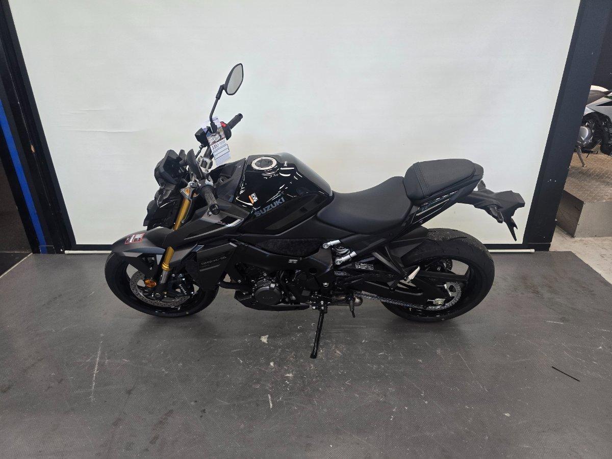 2026 SUZUKI GSX-S1000 ROAD