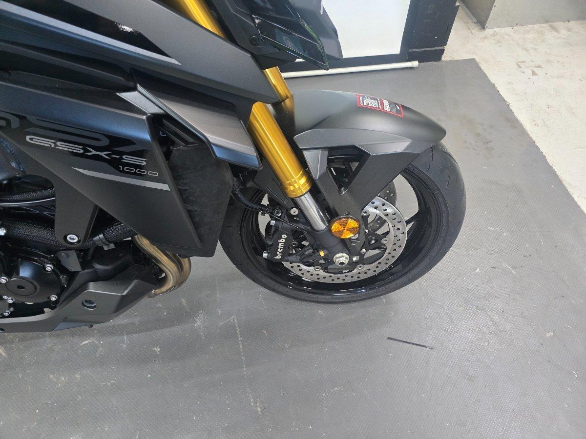 2026 SUZUKI GSX-S1000 ROAD