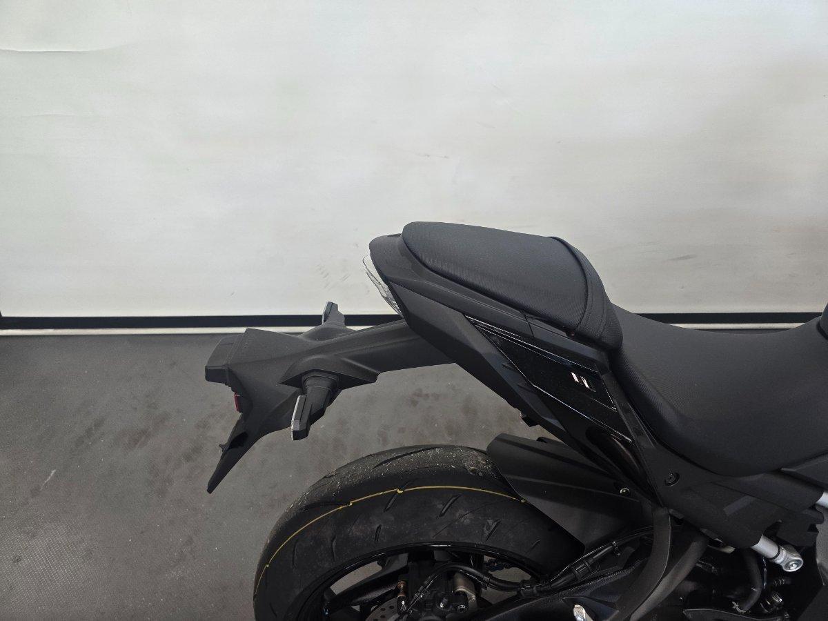 2026 SUZUKI GSX-S1000 ROAD