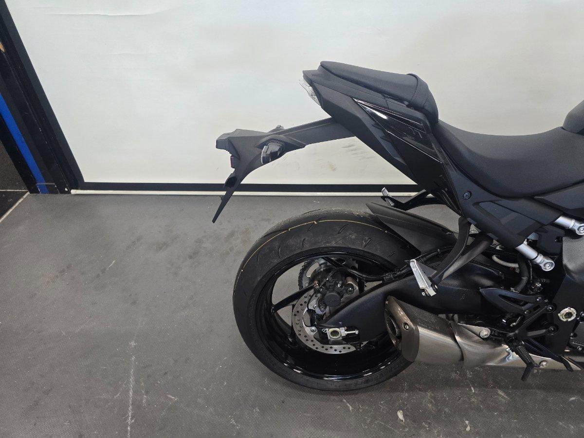 2026 SUZUKI GSX-S1000 ROAD