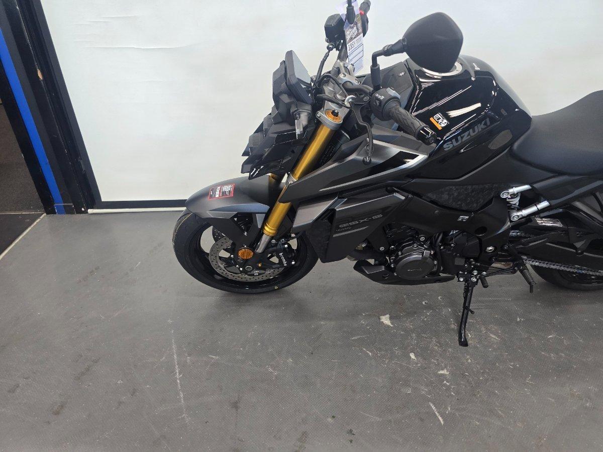 2026 SUZUKI GSX-S1000 ROAD