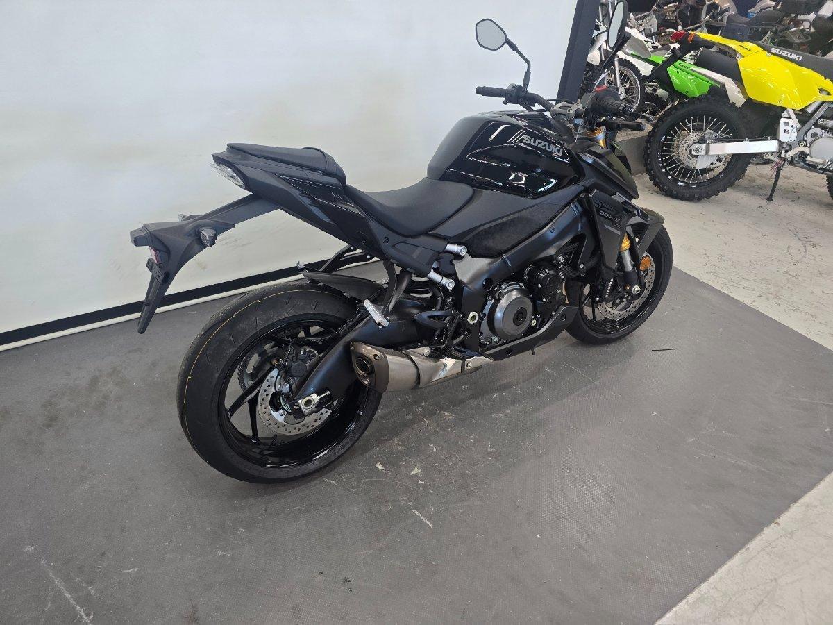 2026 SUZUKI GSX-S1000 ROAD