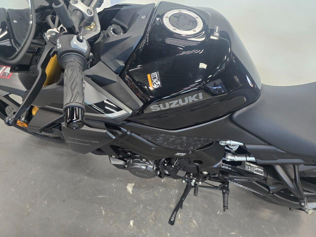 2026 SUZUKI GSX-S1000 ROAD