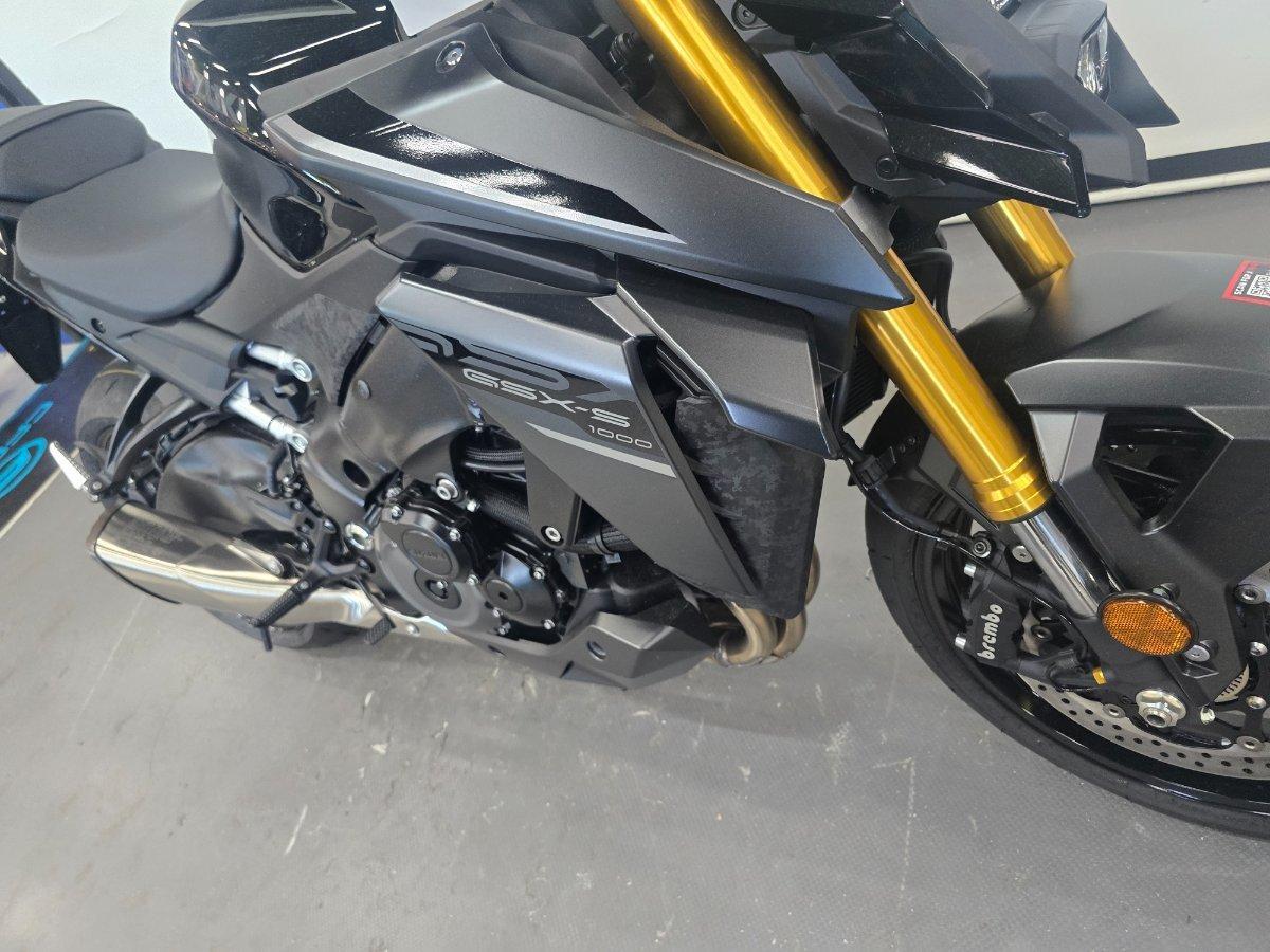 2026 SUZUKI GSX-S1000 ROAD