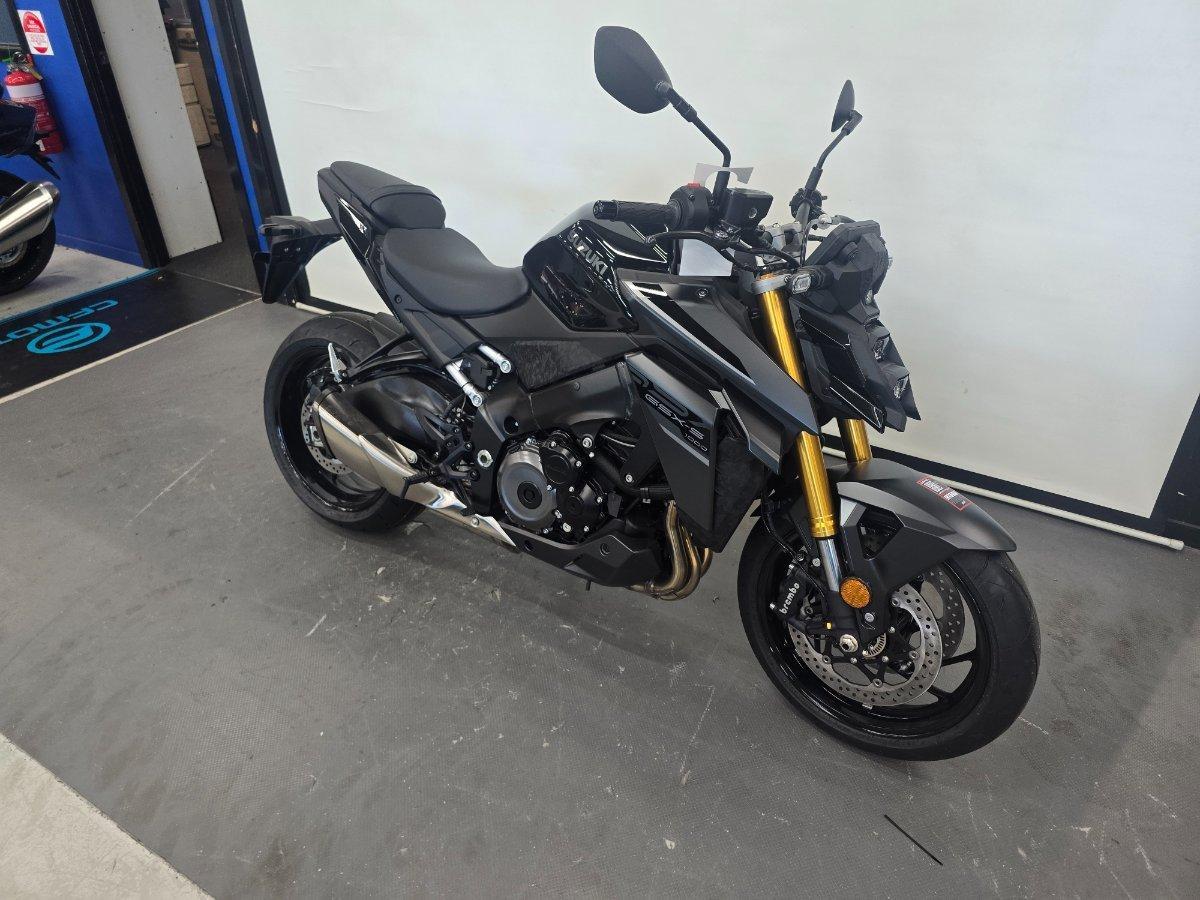 2026 SUZUKI GSX-S1000 ROAD