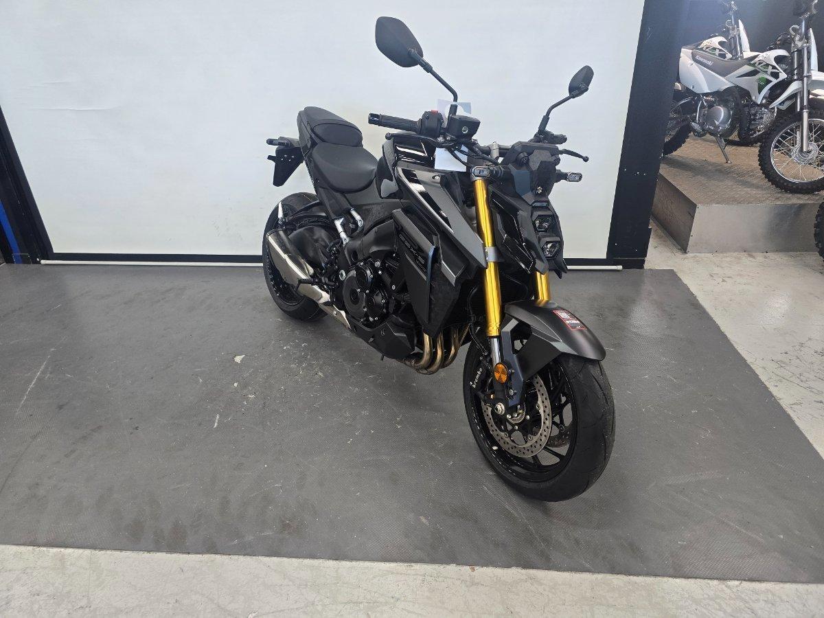 2026 SUZUKI GSX-S1000 ROAD