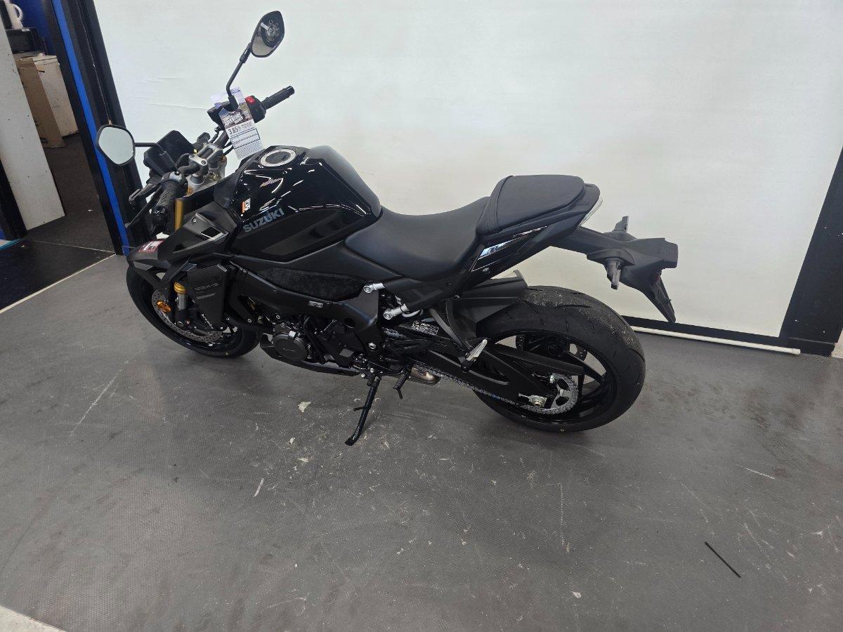 2026 SUZUKI GSX-S1000 ROAD
