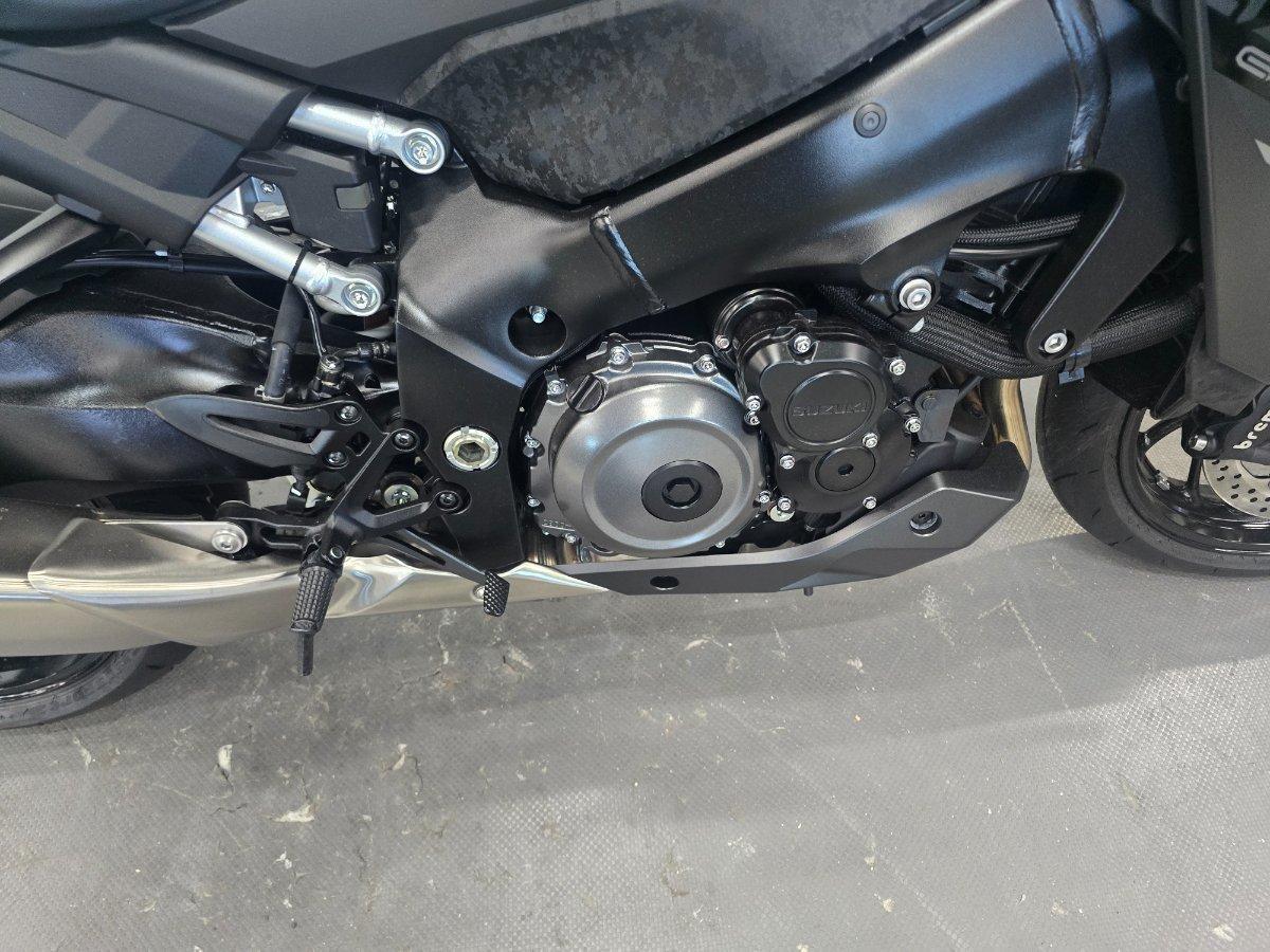2026 SUZUKI GSX-S1000 ROAD