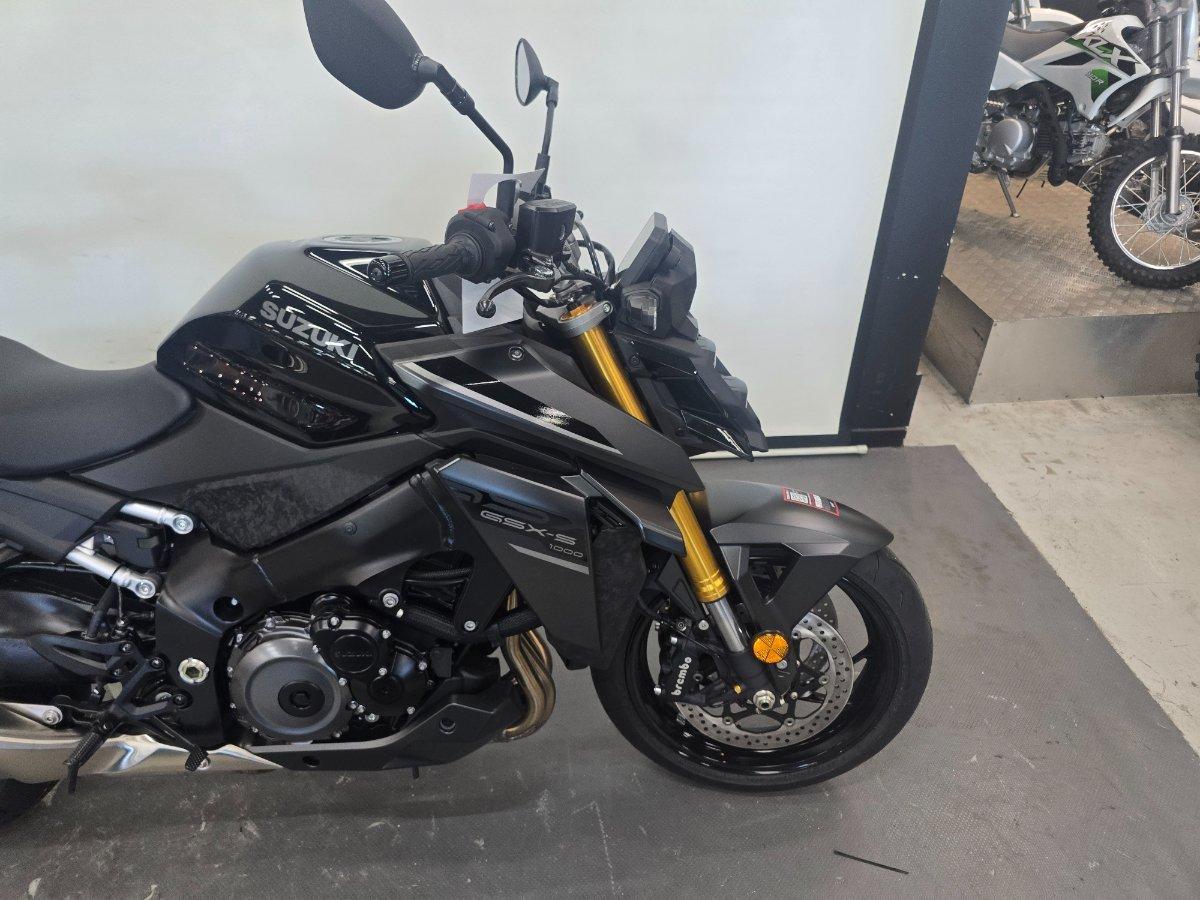 2026 SUZUKI GSX-S1000 ROAD