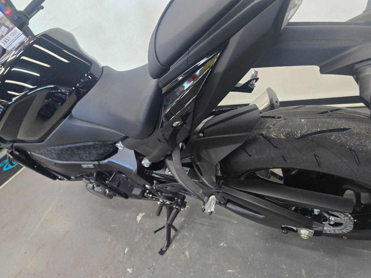2026 SUZUKI GSX-S1000 ROAD