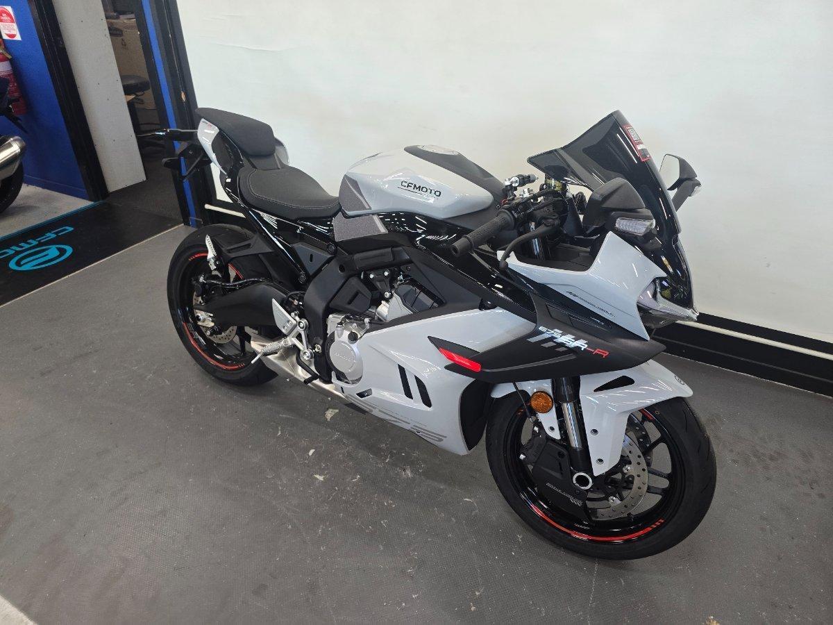 2025 CF MOTO 675 SR-R SPORTS