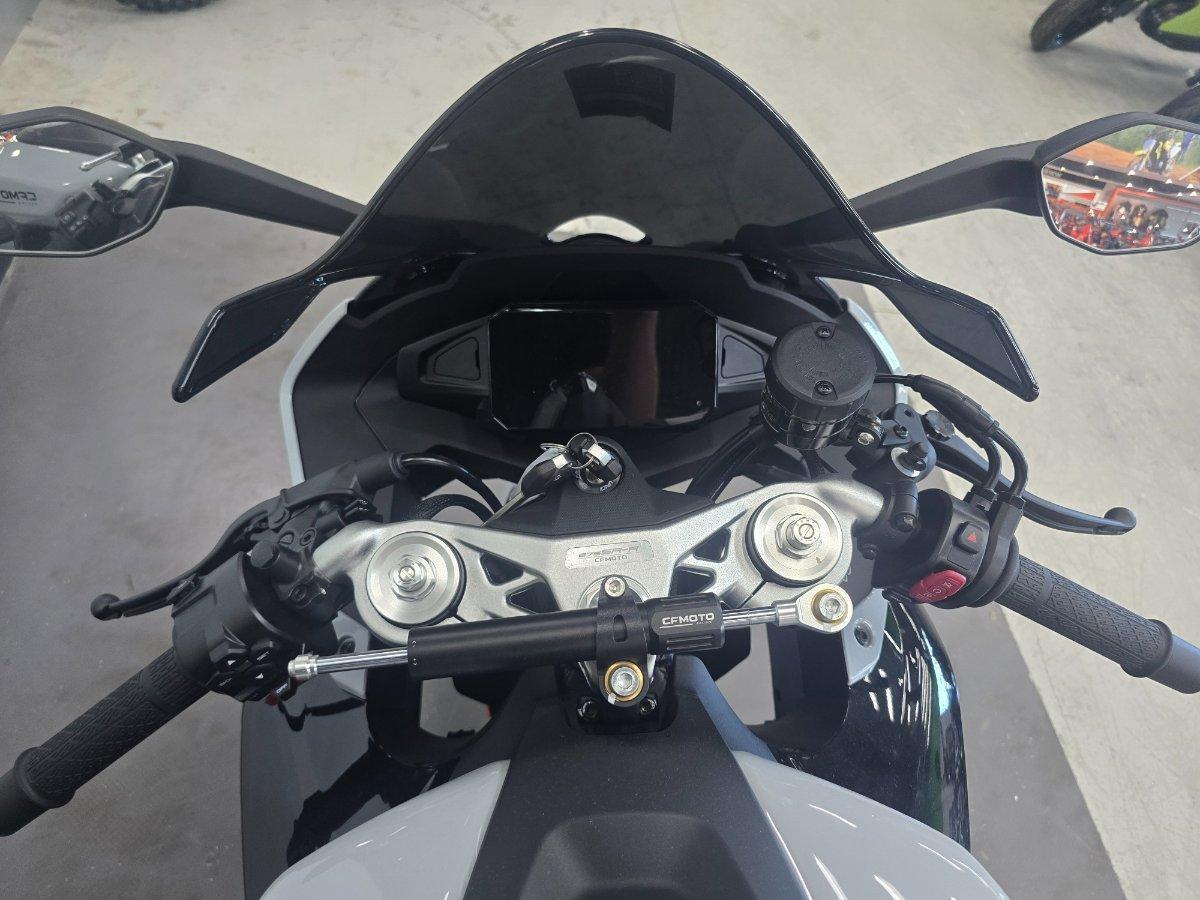 2025 CF MOTO 675 SR-R SPORTS
