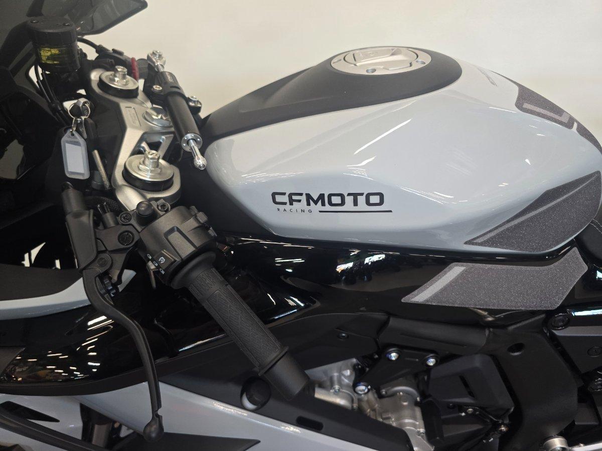 2025 CF MOTO 675 SR-R SPORTS