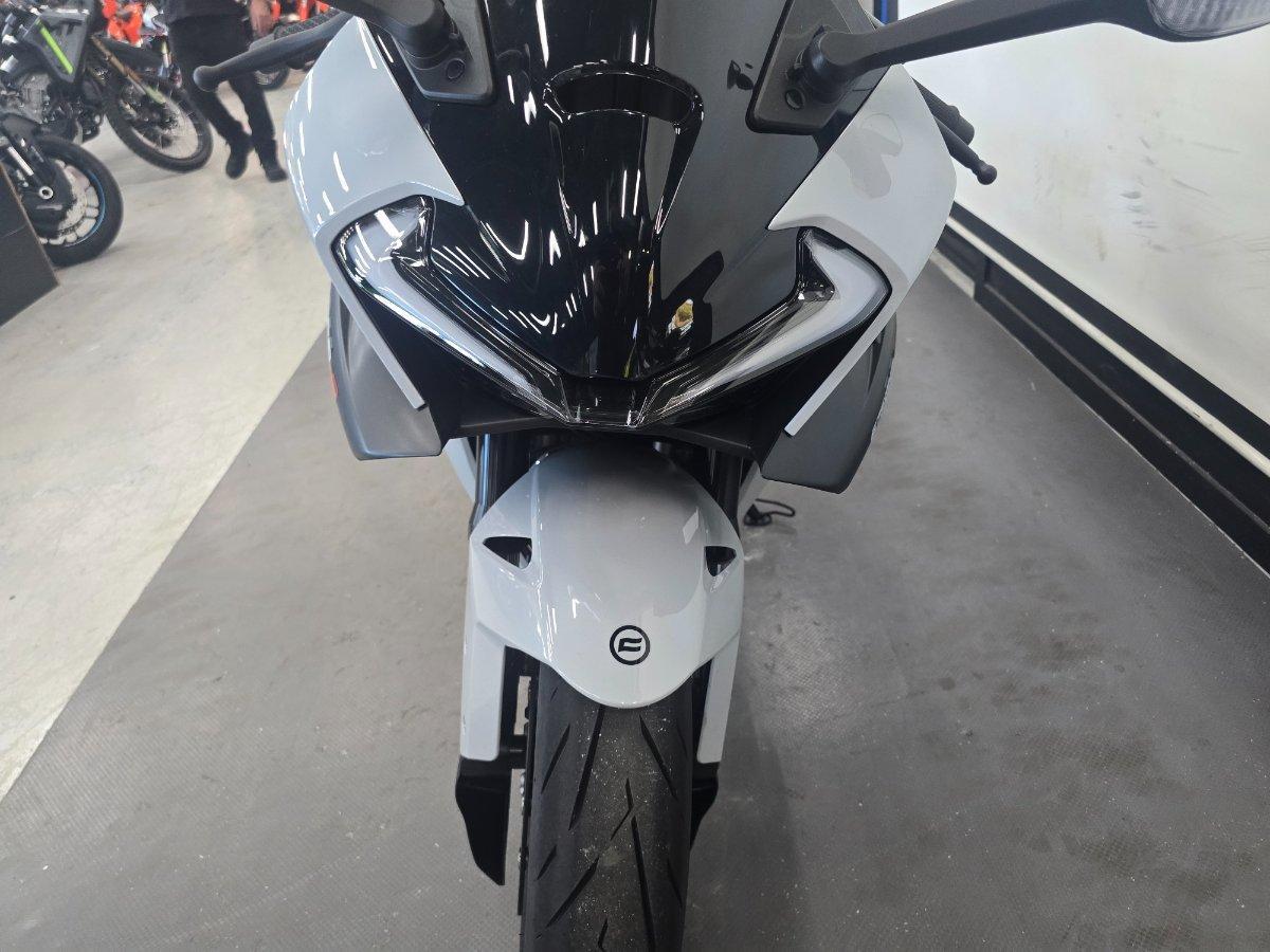 2025 CF MOTO 675 SR-R SPORTS