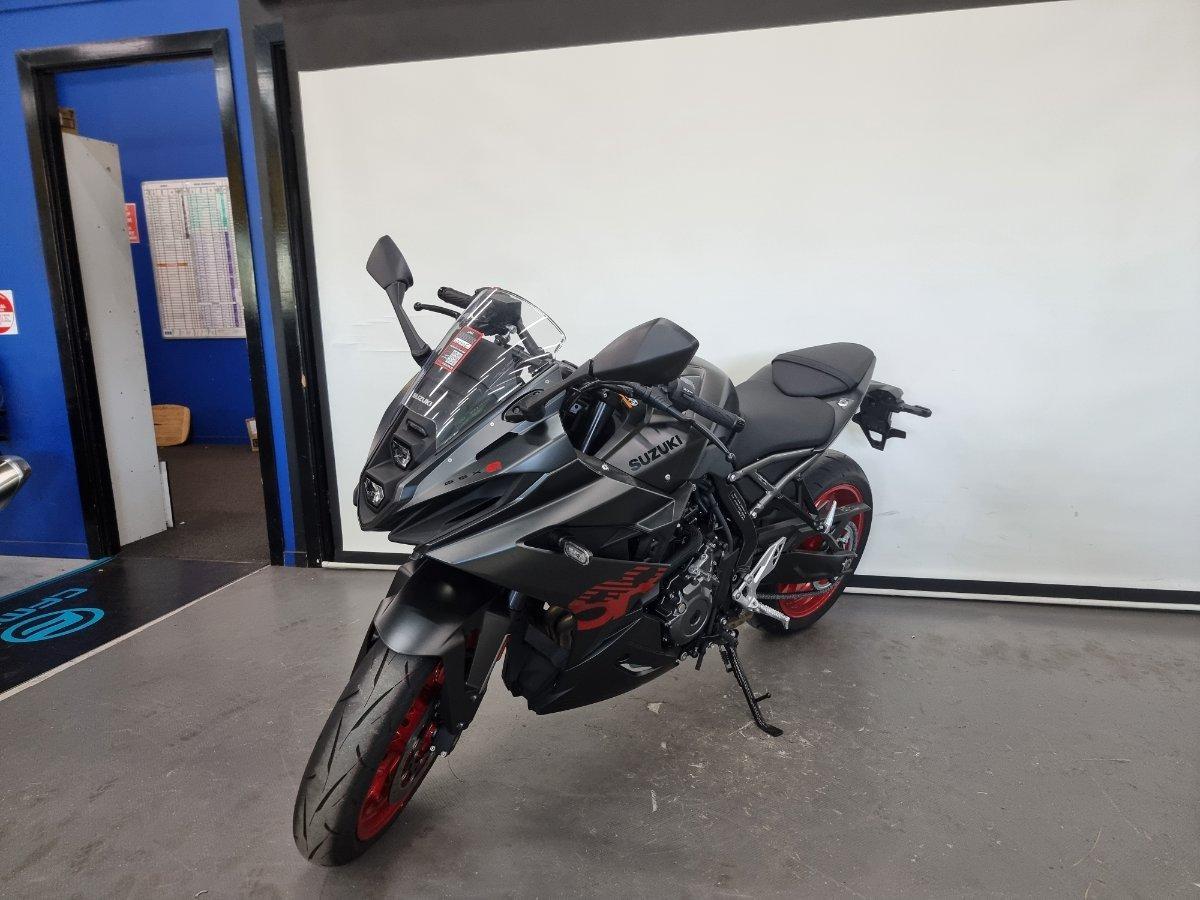 2026 SUZUKI GSX-8R ROAD