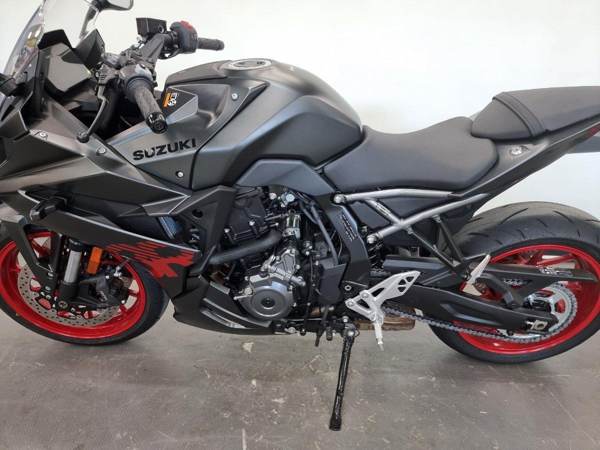 2026 SUZUKI GSX-8R ROAD